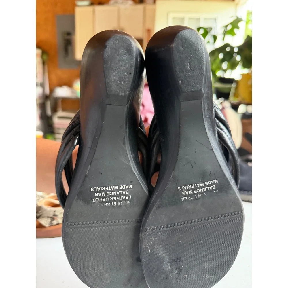 APOSTROPHE Becca Black Leather Wedge Sandals Padded Thong Slides Mens 6M Brazil